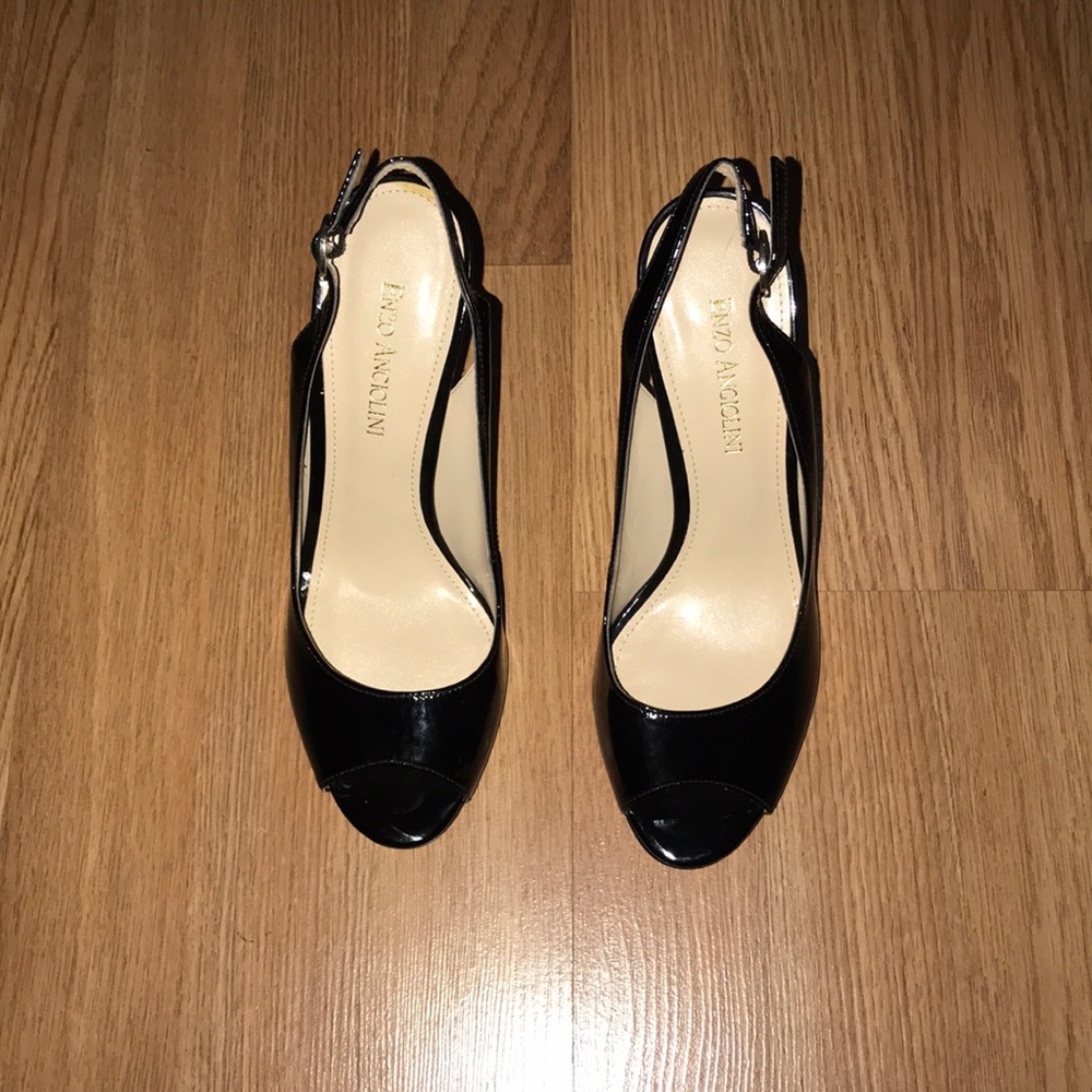 Black patent leather “Eamykell” peep toe slingback
